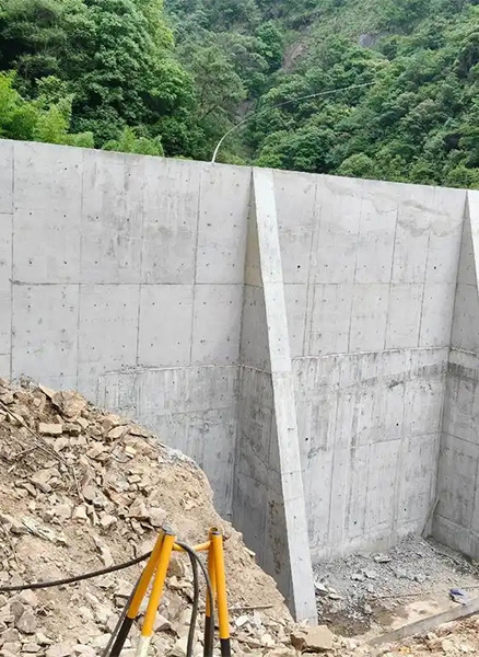 信阳重力式挡土墙
